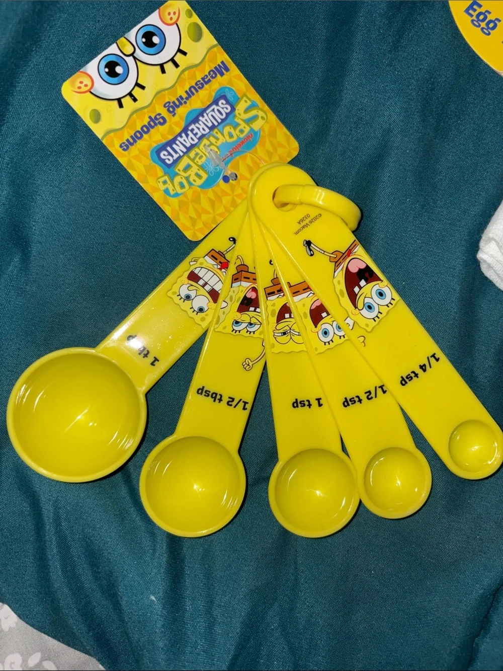 6 Piece set - SpongeBob Kitchen Towel (2) measuring spoons, clips, timer & mit